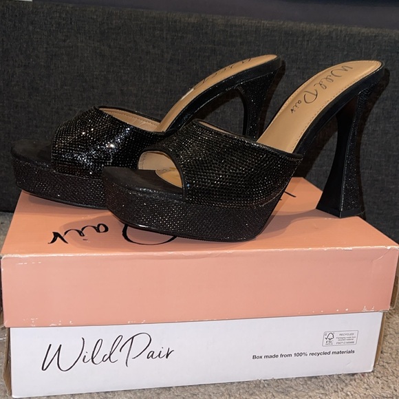 Black Heels - Picture 2 of 4